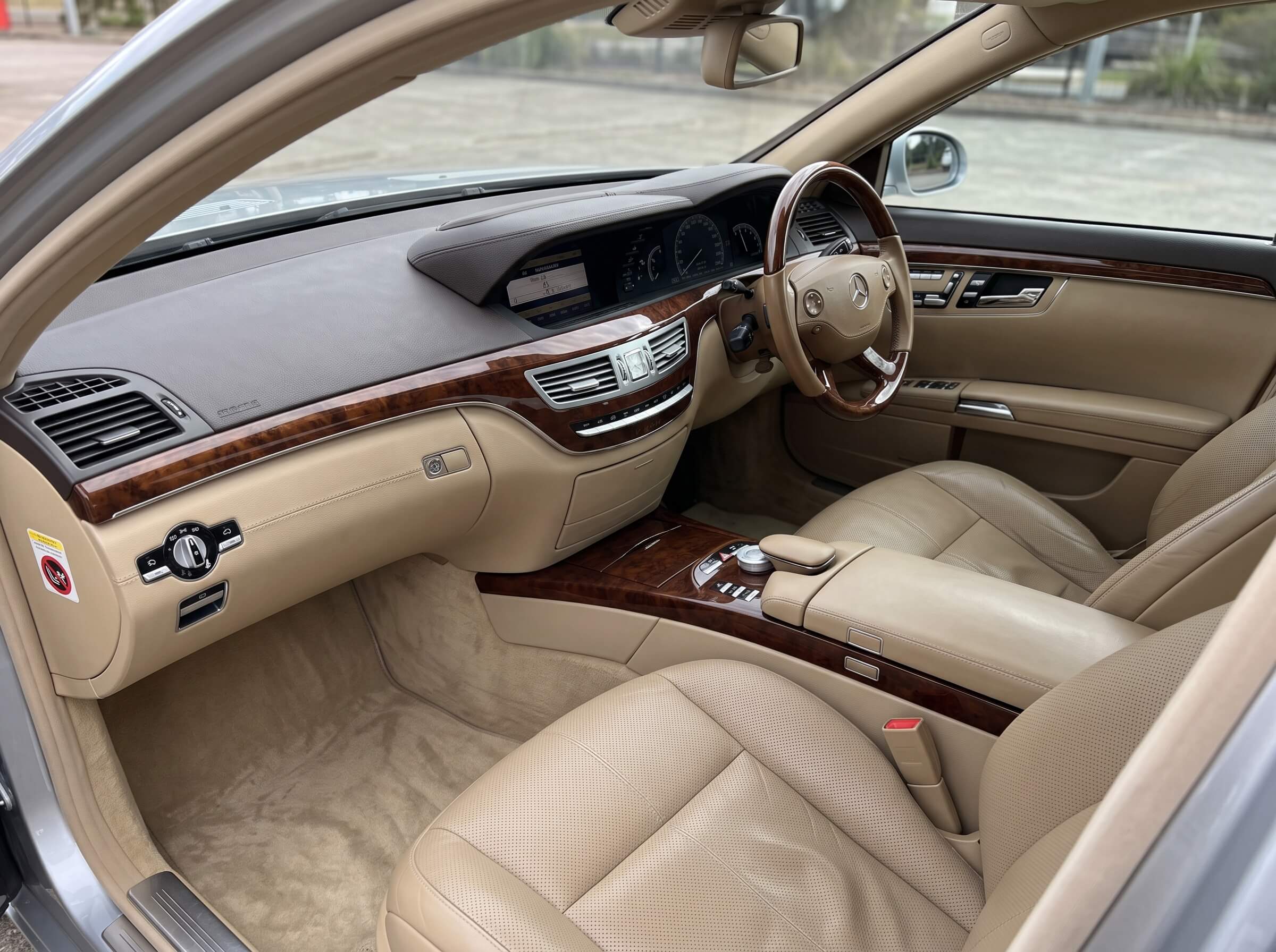 4-seater-car-hire-with-driver-inter
